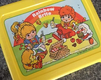 Vintage yellow RAINBOW BRITE lunchbox tote