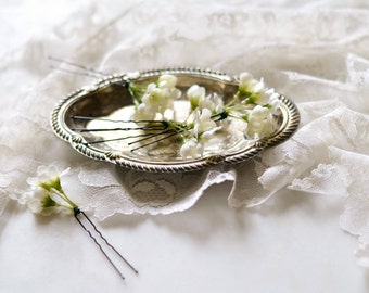 white flower hair pins, wedding clip set, baby's breath style hair pins, bridal hair pins, hair clip set, wedding hair accessories