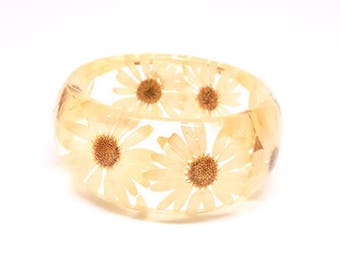 Size Medium Daisy Resin Bangle. Pressed Daisies Bracelet. Real Flowers - Pressed Daisies. Handmade Resin Jewelry