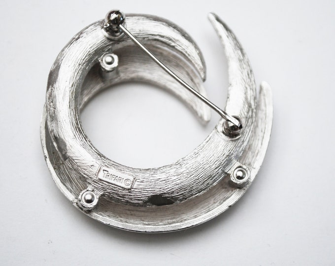 Crown Trifari Swirl Brooch - Silver tone - Mid century Modern pin