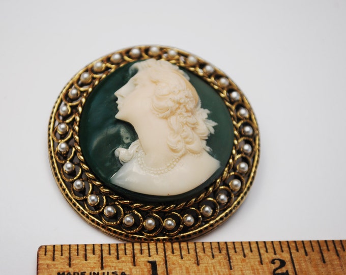 Cameo Brooch - Art Mode signed - Round gold tone - Green White Resin Cameo -Pearl - Mid Century Pin