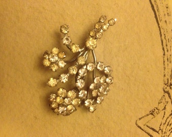 Lovely diamante floral spray vintage brooch