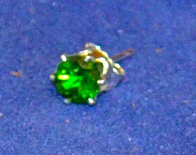 Man's Chrome Diopside Studs, 5mm Round, Natural, Set in Sterling Silver E1019M