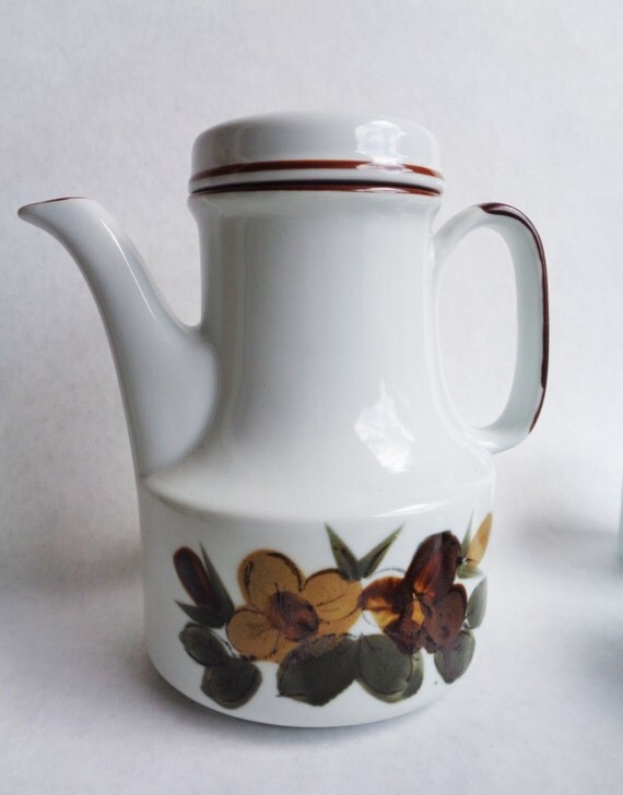 Vintage Made In Korea Tea Set Tea Pot w/ Creamer and 6 Tea