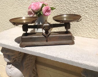 Vintage French Balance Scale. Antique French Kitchen Decor in Cast Iron With Rich Aged Authentic Patina with Trays. Portee 5kg Scale