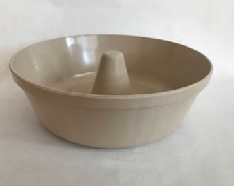 Vintage Anchor Hocking Bundt/TUBE PAN, Microwave or Conventional Oven Pan, Like Bakelite Hard Plastic, Retro Kitchen Ware,PM459, Microware