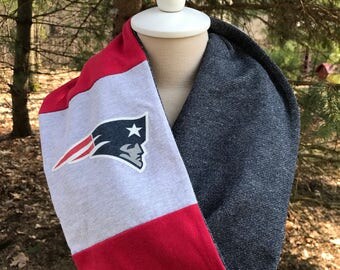 Recycled t-shirt New England Patriots infinity scarf