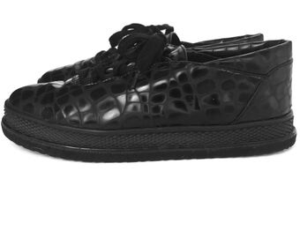 Minimalist Black Leather Monochrome Platform Sneakers // Creeper Shoe. Womens size 8.