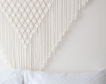 Wallhanging macrame LARGE TRIANGLE- Headboard- Bohochic - interior design- dinning room