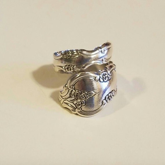 Absolutely stunning silver plate spoon ring. R301