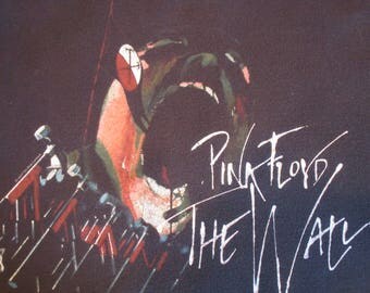 Pink Floyd Shirt. Vintage T-shirt. Graphic Tee. Top. Retro Black. 'The Wall' Album & Movie. Music Festival, Concert Chic Casual Streetwear.