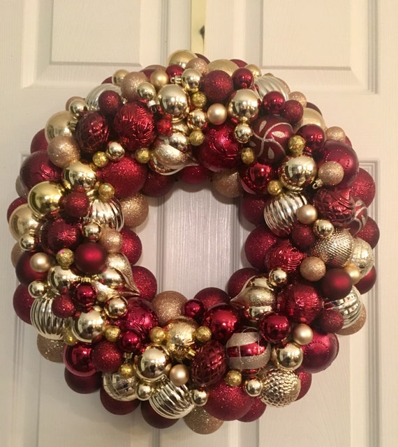 Elegant Christmas Wreaths To Put Anyone In The Christmas Mood