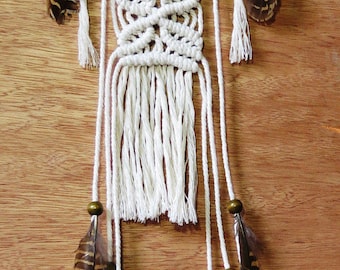 Handmade Crochet & macrame Dreamcatcher with natural feathers - Attrape rêve crochet et macramé fait main avec plumes naturelles