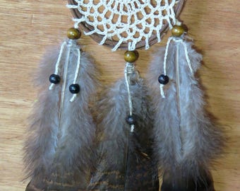 Handmade Crochet Dreamcatcher with natural feathers - Attrape rêve crochet fait main avec plumes naturelles