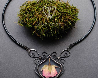 Real flower statement necklace/ real red rose jewelry/ dark gothic jewelry/ black gothic necklace/ floral vintage jewelry/ rococo jewelry