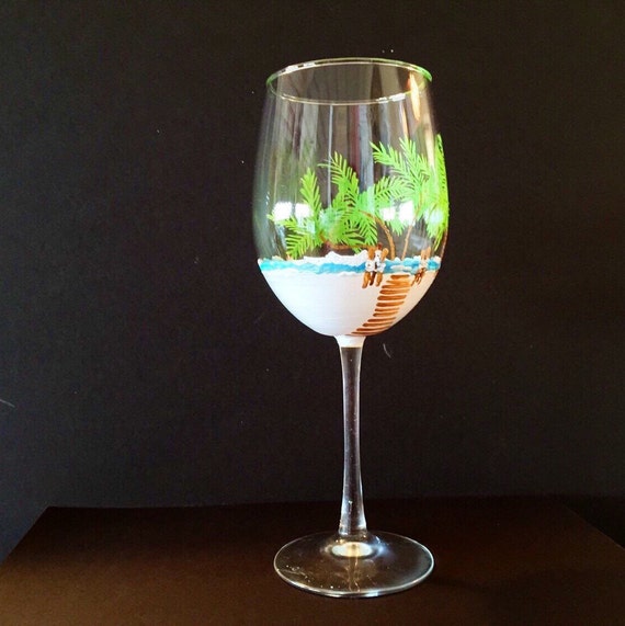 2 Beachthemed hand painted wine glasses. Great for