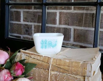 Pyrex Butterprint Refrigerator Dish/Rooster/Pyrex/turquoise