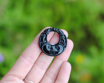 Carved Black Onyx Pendant / 34mm / PEN021