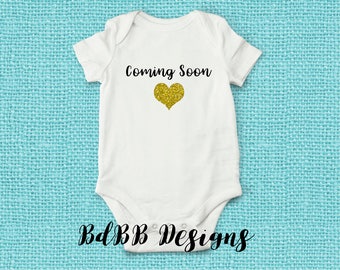 Coming Soon Pregnancy Announcement Onesie / Baby Announcement Onesie / Pregnancy Reveal Onesie / Maternity Photo Onesie / Custom Baby Onesie
