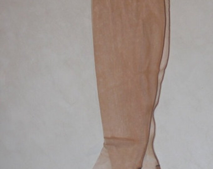 Vintage Belfry black outline foot & ankle fancy design nylon stockings 9 1/2 X 30"
