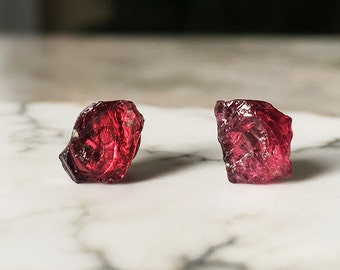 Raw Garnet Stud Earrings, Garnet Earrings, Garnet Jewelry, Raw Garnet, Raw Crystal Earrings, Raw Stone Earrings, Raw Stone Studs