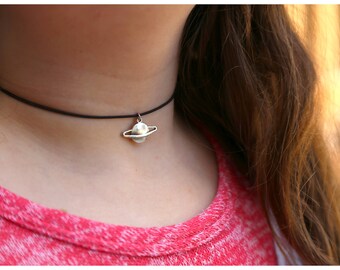 SATURN CHOKER NECKLACE: Saturn Necklace, Tumblr Choker, Summer Boho Choker, Boho Pendant Choker, Grunge Choker, Thin Cord Choker, Saturn