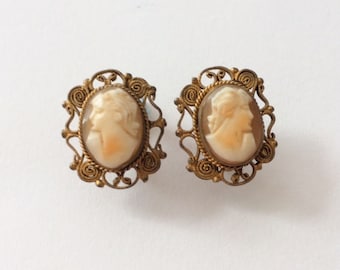 Vintage 1900's Victorian Intaglio Cameo Shell Screw Back Earrings