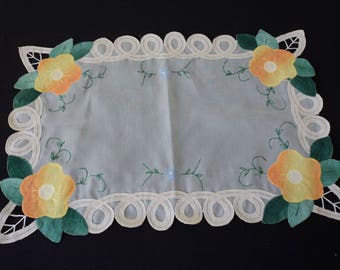 French vintage appliqued and embroidered nylon doily (04761)
