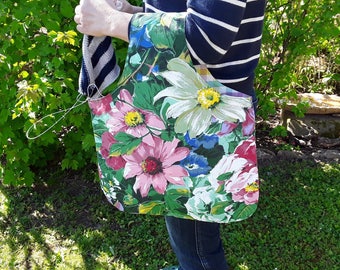 Project bag, knitting wristlet, needlecraft, knitting project bag, wool handmade bag,.