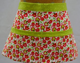 Market Apron - Vendor Apron - Craft Apron - Teacher Apron - Apples - Utility Apron - Waitress Apron - Teacher Gift - Craft Show - Pockets