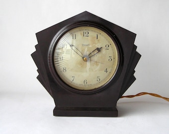 A superb, beautiful, Ferranti Bakelite art deco mantel clock, 1930’s, all original