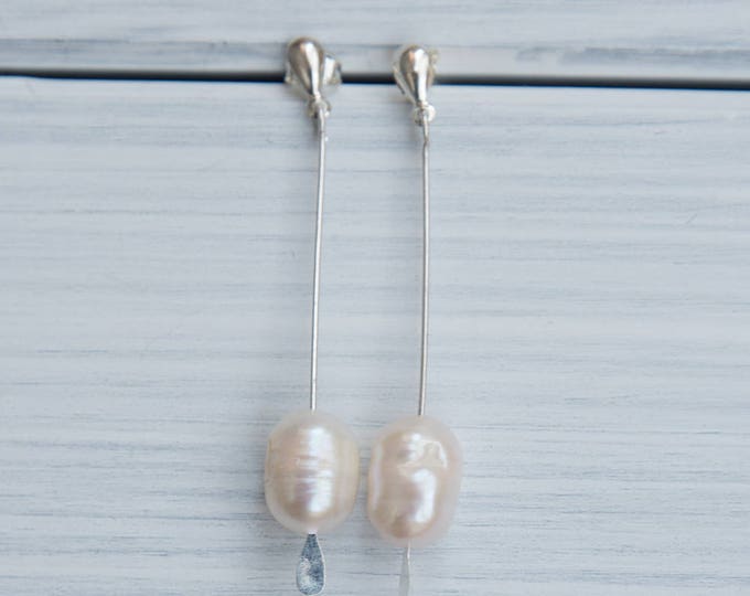 Long freshwater pearl earrings 20's inspired