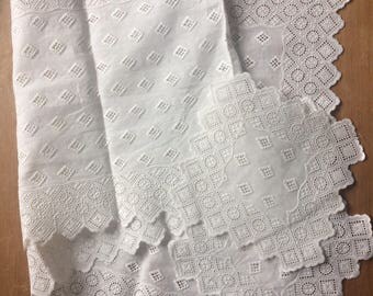 Broderie Anglaise Runner
