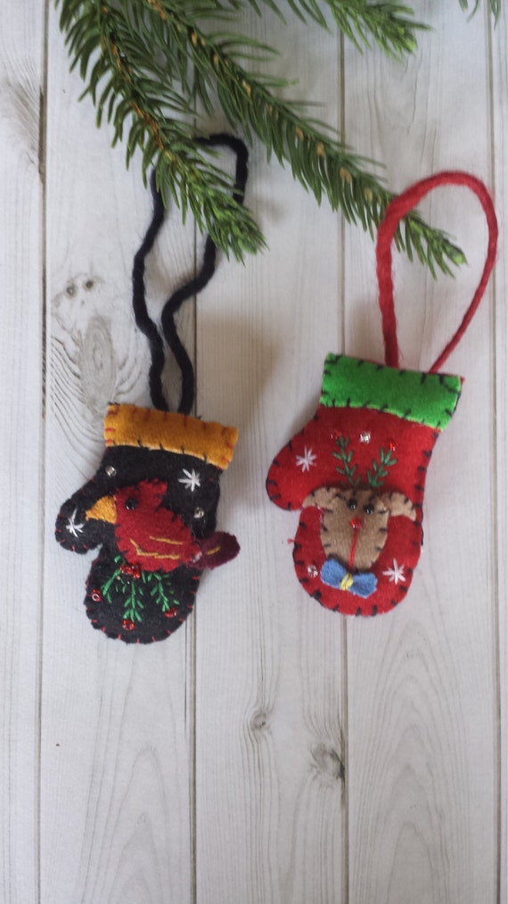 2 small christmas ornaments tiny mitten ornaments beaded 2 small christmas ornaments tiny mitten ornaments beaded