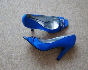 Nimeite Electric Blue Peep Toe shoes size 5 (38)