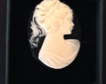 Magnetic Brooch, Ivory Victorian Lady on Black Oval