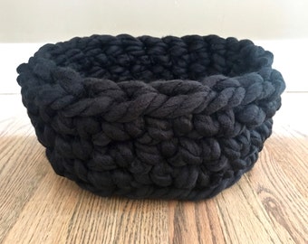Pet Bed - Chunky Knit Cat Bed, Crochet cat bed or small dog bed - Black color