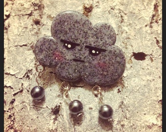 Broche nuage agacé