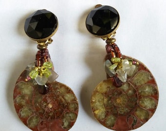 OREILLES DE GRENAT (ammonite fossile, pierre de lune, pérdot, grenat, verre) boucles d'oreilles clips