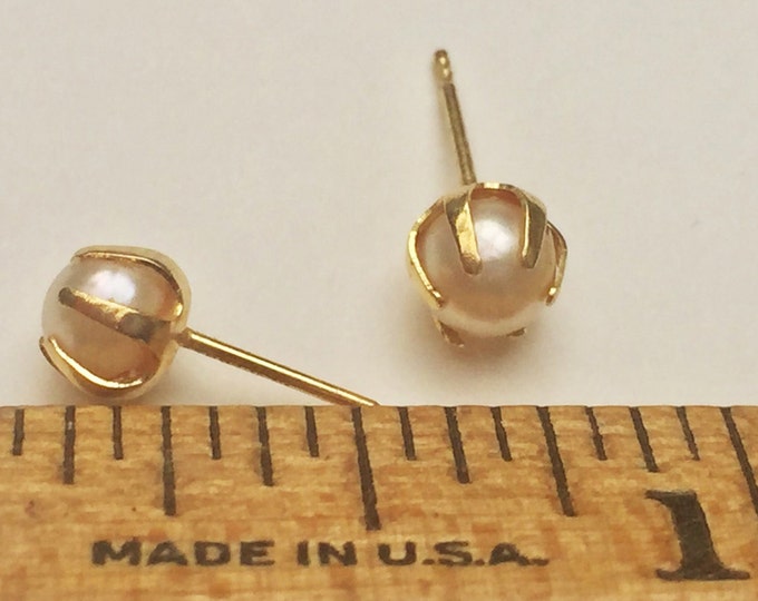 Genuine Pearl Stud earrings - Cultured white round - gold plated sterling - pierced earring - 5 mm