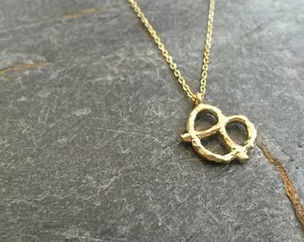 Pretzel Necklace/Pretzel Pendant/Pretzel Jewellery/New York/Food/Snack/Funky Jewellery/Gold Pretzel Necklace/Modern/Little Pretzel Jewelry