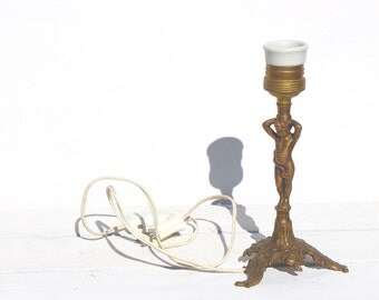 Vintage Lamp Support in brass from the 1940s. Ornate with little querubin. Table Lamp