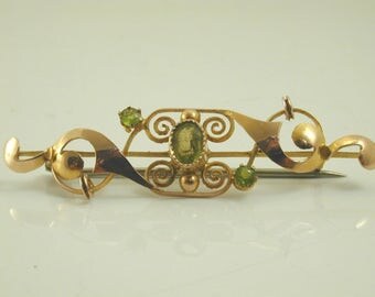 Art Nouveau peridot trilogy brooch Circa 1880 9ct yellow gold