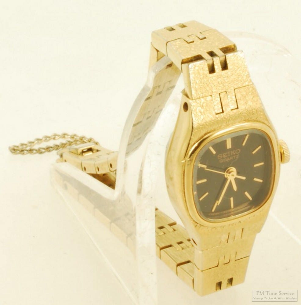 Seiko Quartz Ladies Wrist Watch In A Beautiful Gold Toned 8824