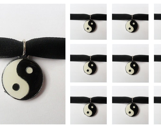Sale item 10 Velvet choker yin yang necklaces bulk discounted, Lot of 10 yin yang choker necklace