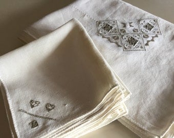 Vintage 50s Embroidered Rectangular Linen Tablecloth & Napkins