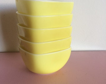 Set of 5 Small Yellow Pyrex Square Bowls