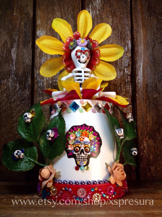 DayoftheDead Calaca Shrine / DiadelosMuertos Mini Skeleton Altar