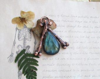 Bone necklace, big labradorite, bones jewelry, labradorite statement pendant, memento mori, tribal necklace, wiccan jewelry , witchcraft