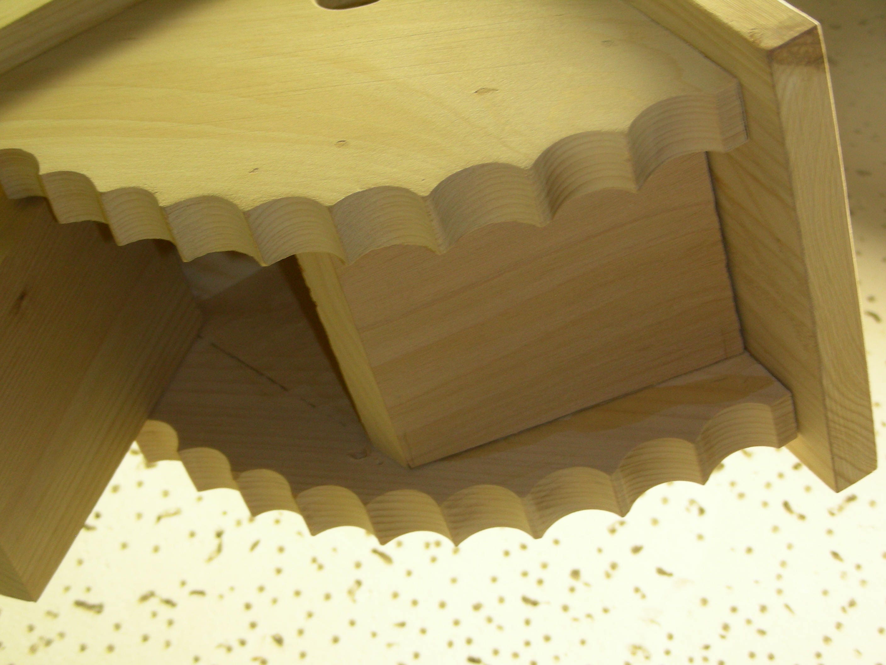 Wren house with cleanout